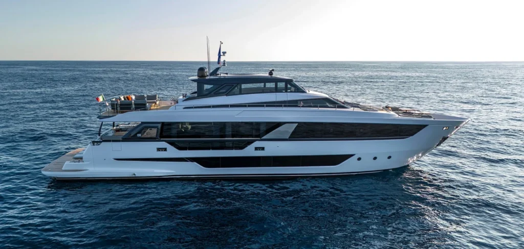 ferretti-780-yacht-Charter-dubai