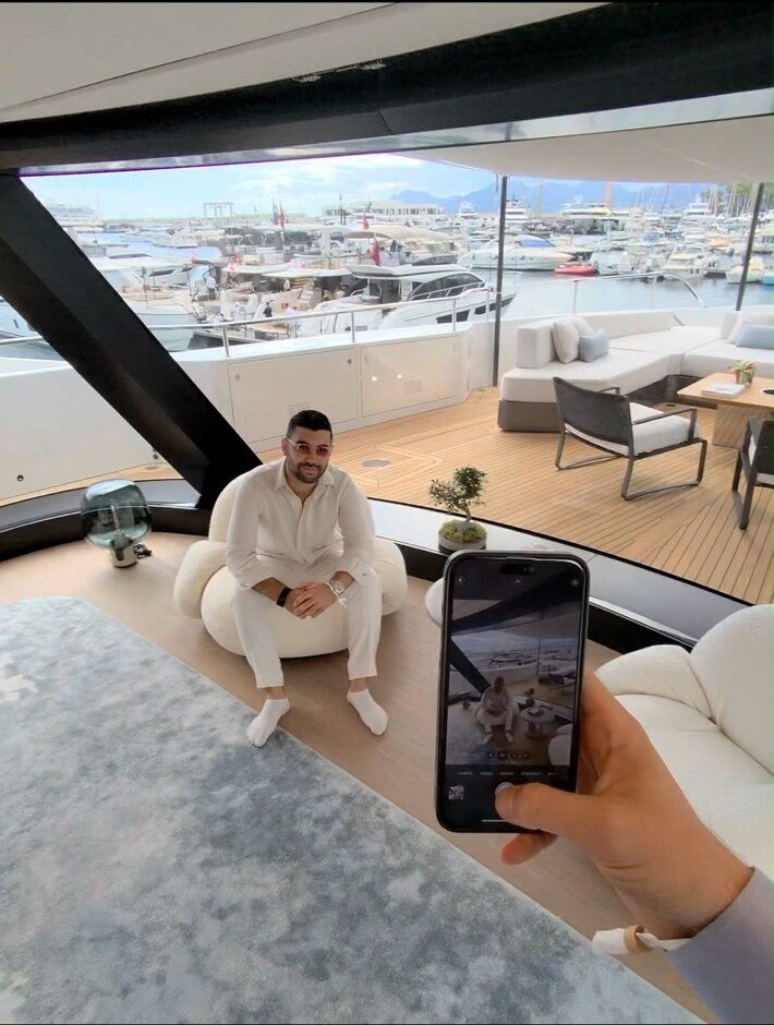 Visit aboard the Azimut Grande 44M at Cannes